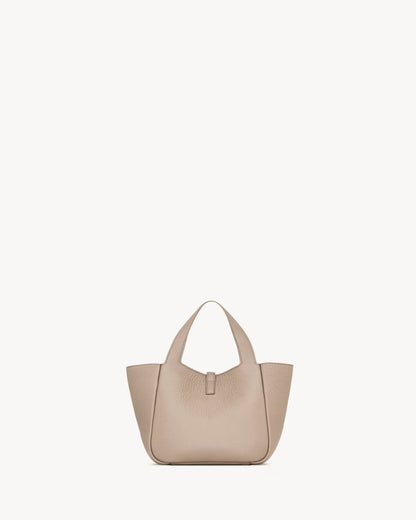 YSL Le 5 à 7 baby Bea with grainy skin