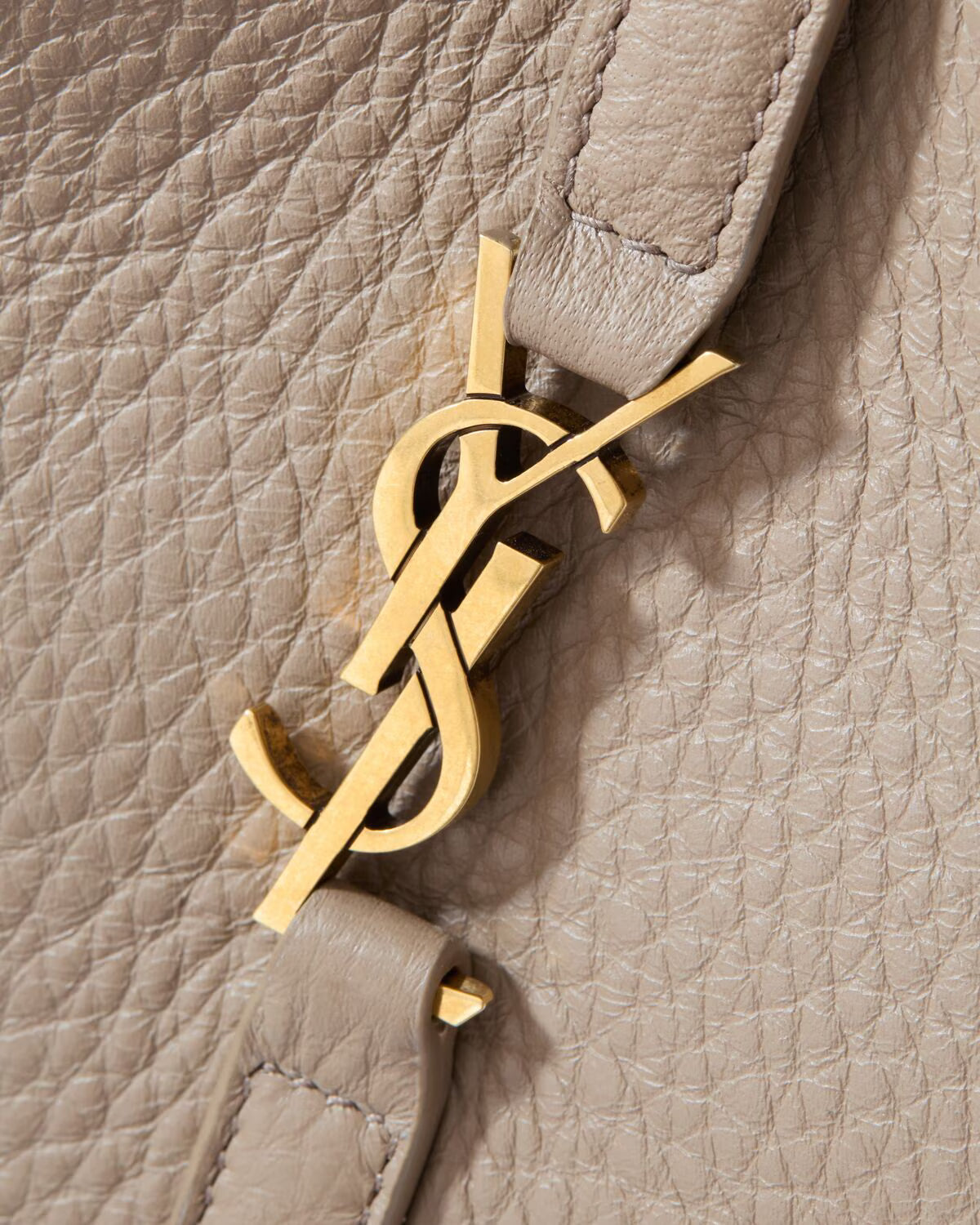 YSL Le 5 à 7 baby Bea with grainy skin